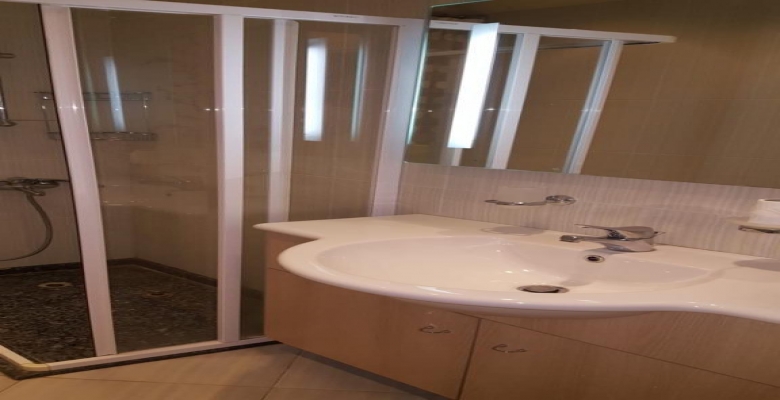 شقة مفروشة للايجار الفيو بيطل علي الحديقة موقع مميز في الشيخ زايد الشقة مكونة من 2 غرفة نوم و2 حمام وريسبشن كبير  ومطبخ مجهز بالكامل قريب من كل الخدمات