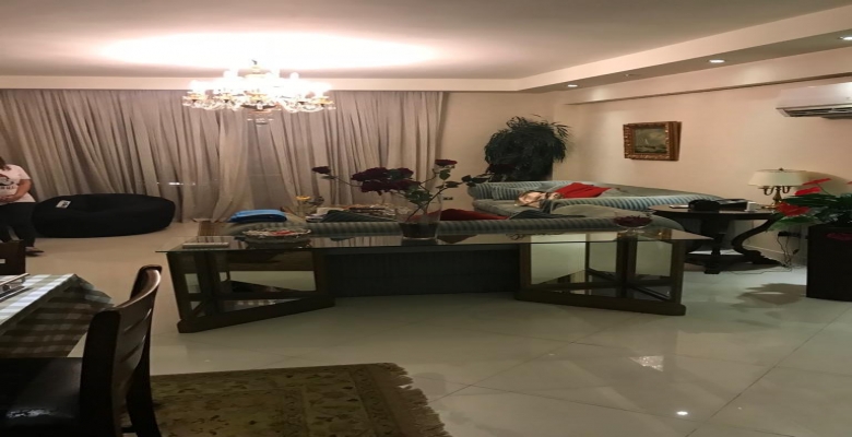 شقة مفروشة للايجار الفيو بيطل علي الحديقة موقع مميز في الشيخ زايد الشقة مكونة من 2 غرفة نوم و2 حمام وريسبشن كبير  ومطبخ مجهز بالكامل قريب من كل الخدمات