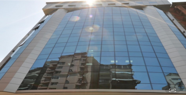 للايجار مبني اداري كامل في شارع محي الدين ابو العز