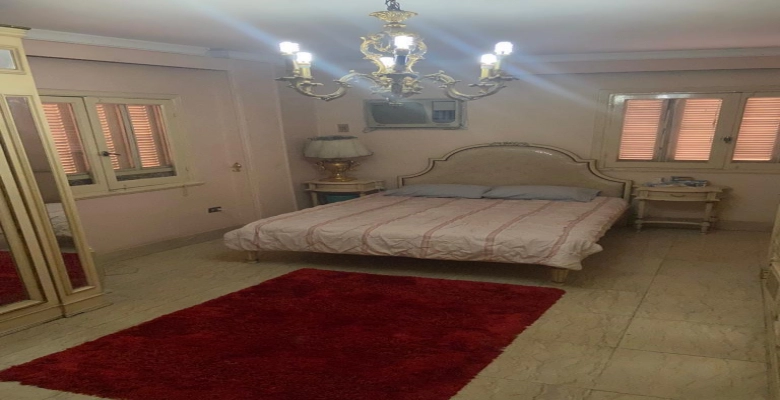 شقة للايجار بشارع يثرب - المهندسين /