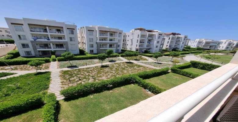 شاليه للايجارفي قرية امواج - الساحل الشمالي / Chalet for rent in Amwaj village - North Coast