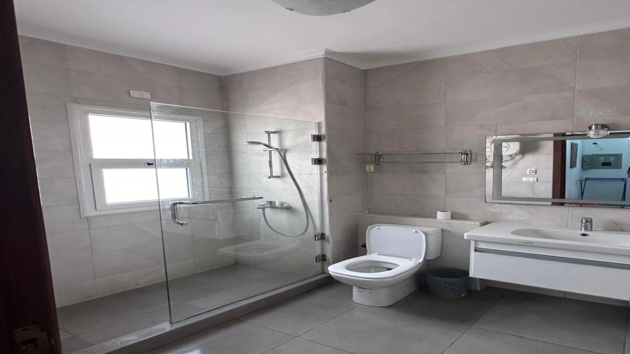 شالية للايجار 3 غرف اراضي بالحديقة  في قرية امواج الساحل الشمالي