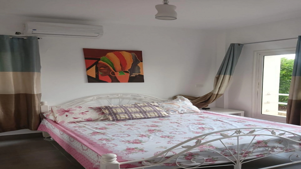 شالية للايجار 3 غرف اراضي بالحديقة  في قرية امواج الساحل الشمالي