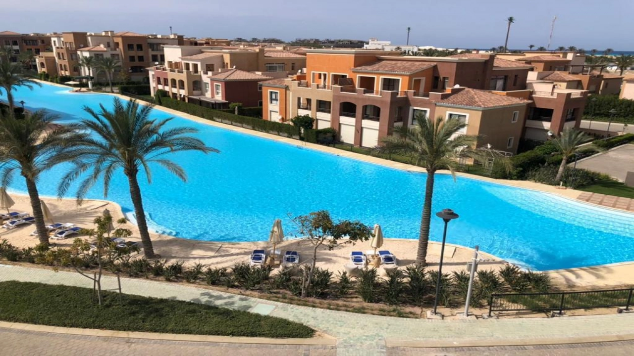 شالية 3غرفة للأيجار بالساحل الشمالي بقرية مراسي (فيردي)