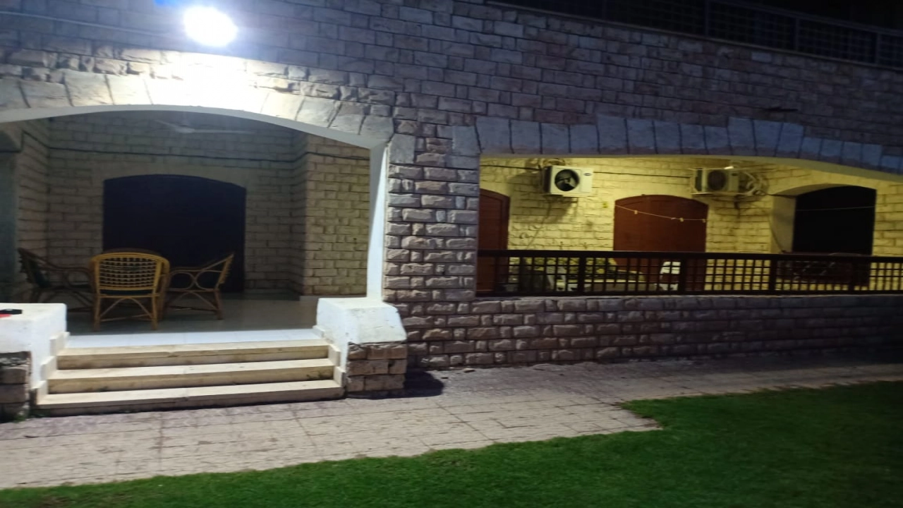 شالية للايجار فى مارينا 6  الساحال الشمالى متاح يوم جمعه1 15/8و سبت16/8