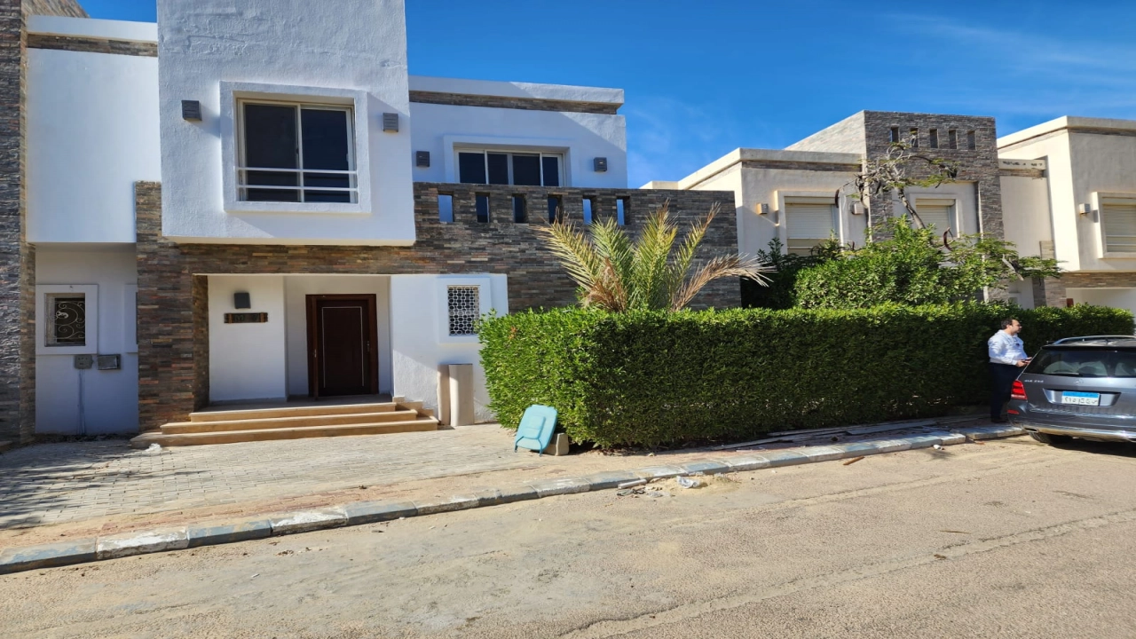 فيلا توين هاوس للبيع - في امواج - الساحل الشمالي