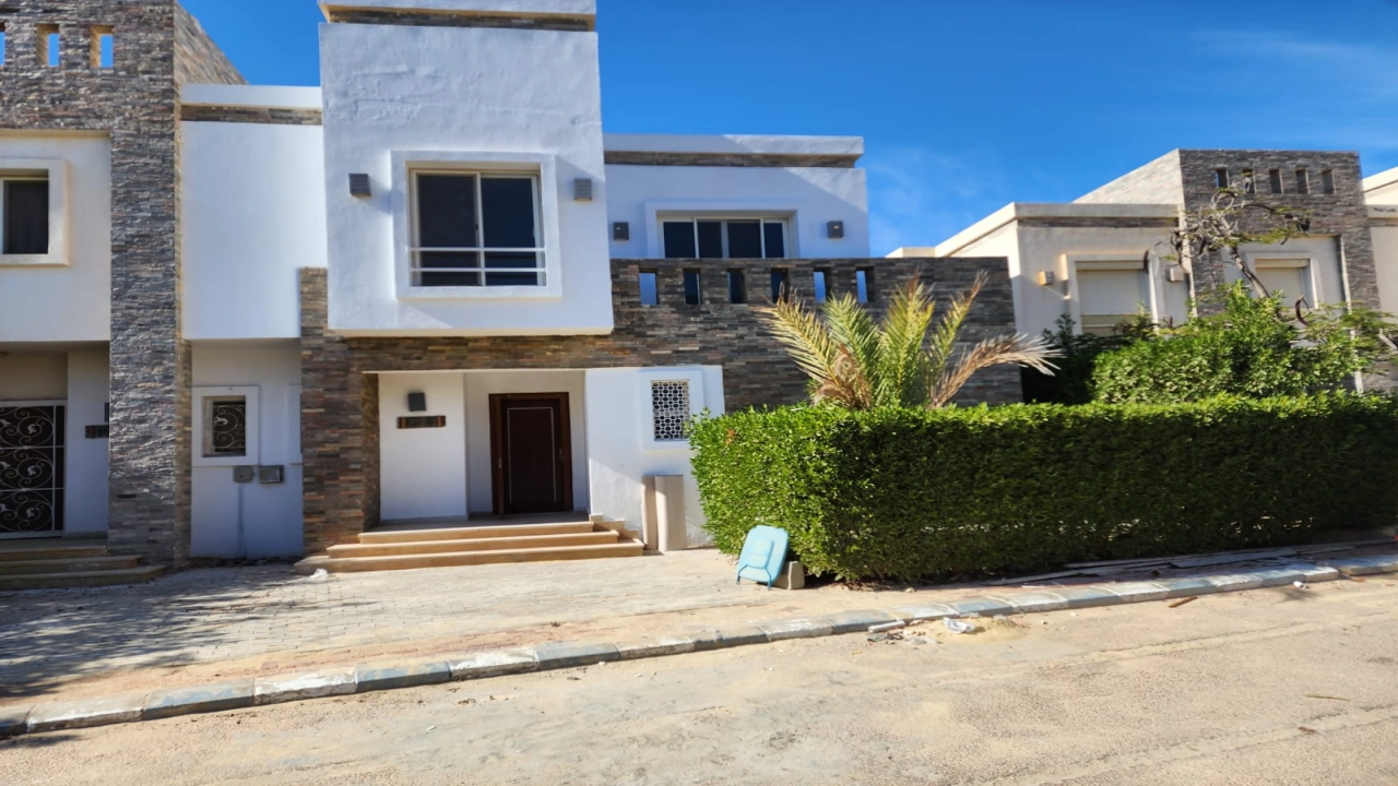 فيلا توين هاوس للبيع - في امواج - الساحل الشمالي