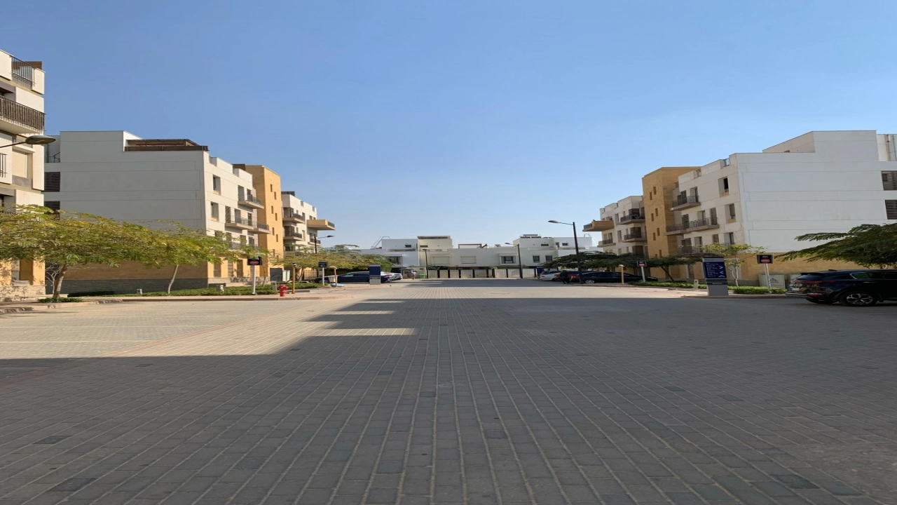 الشيخ زايد- 4 شقق ف كمبوند ويست للبيع