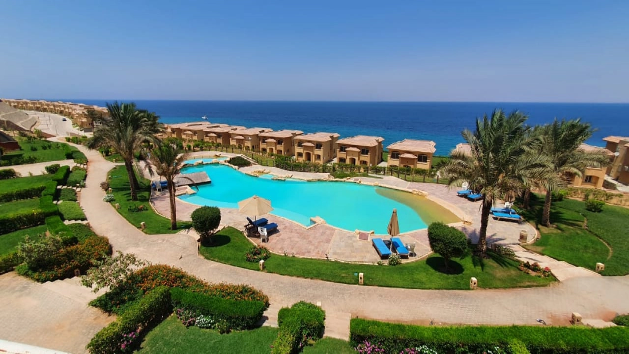 شاليه للايجار بقرية تلال بالعين السخنة 2 غرف