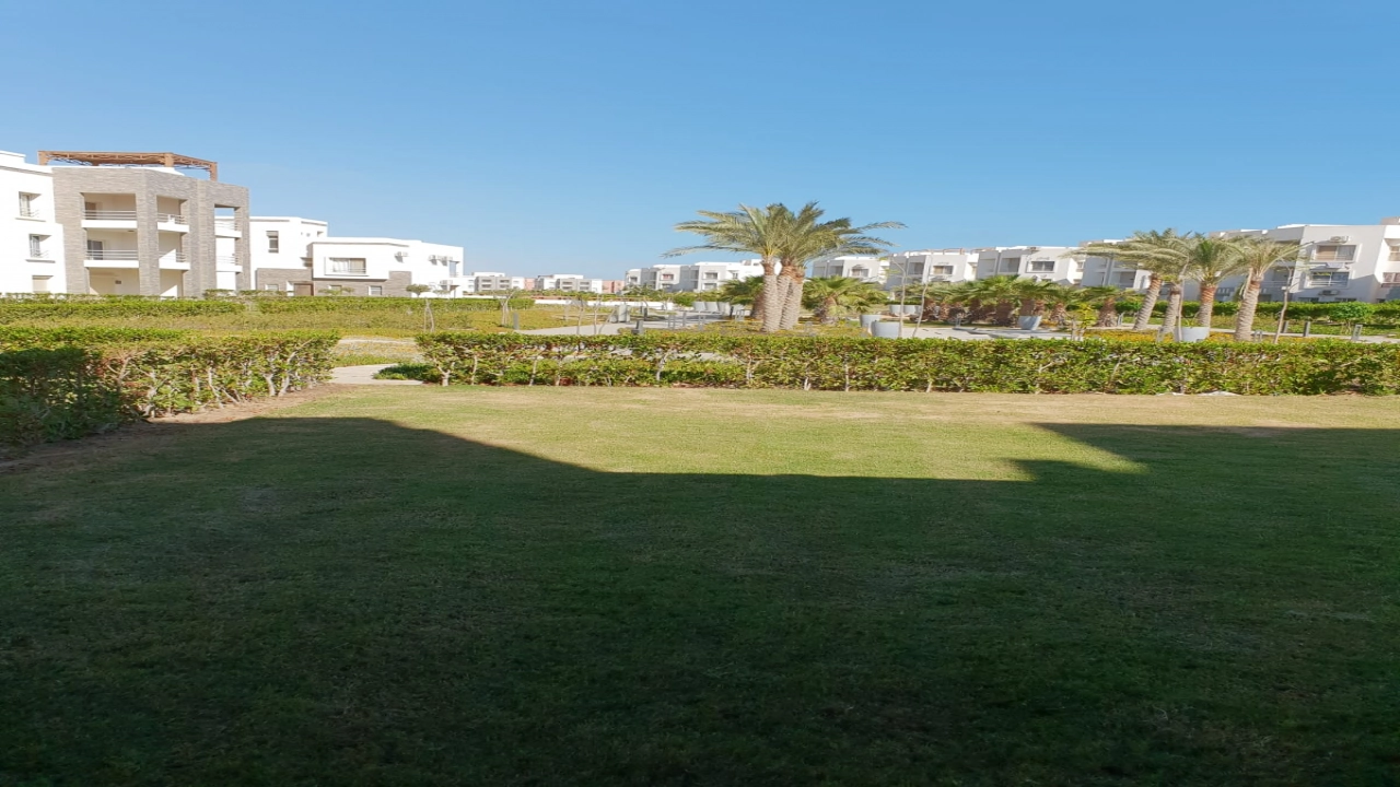 شاليه للإيجار في امواج سيدي عبد الرحمن الساحل الشمالي Chalet for rent in Amwaj Sidi Abdel Rahman, North Coast