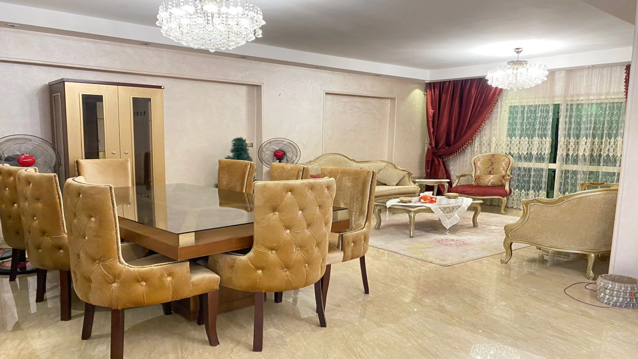 شقة مفروشة للايجار 3 غرف 2حمام وريسبشن كبير ومطبخ فى الدقى