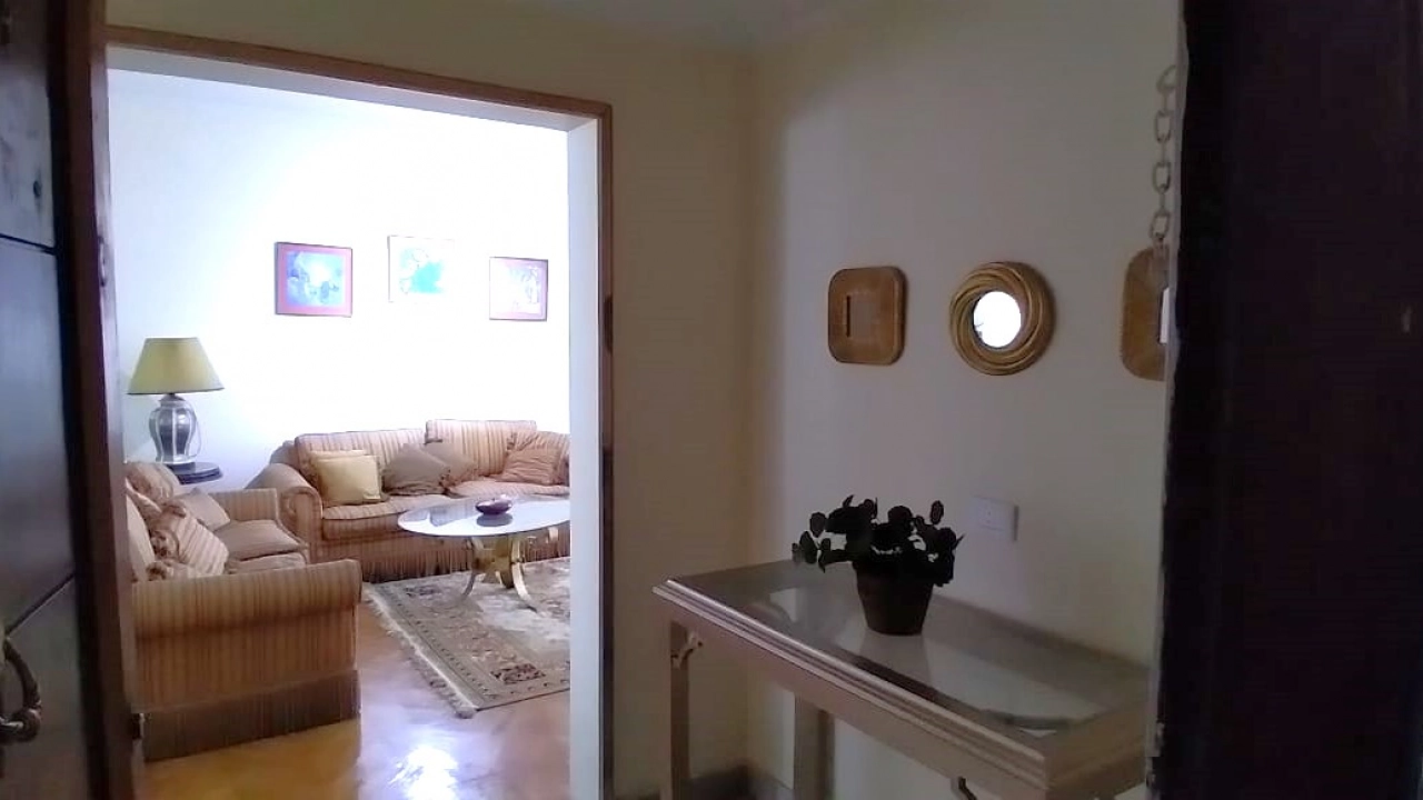 شقه للايجار في الزمالك بالقرب من  سفاره ليبيا