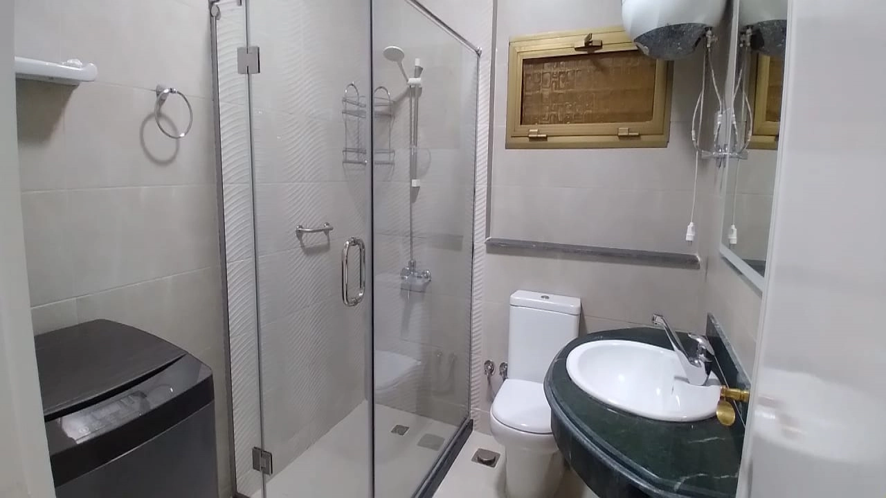 شقه للايجار في الزمالك بالقرب من  سفاره ليبيا