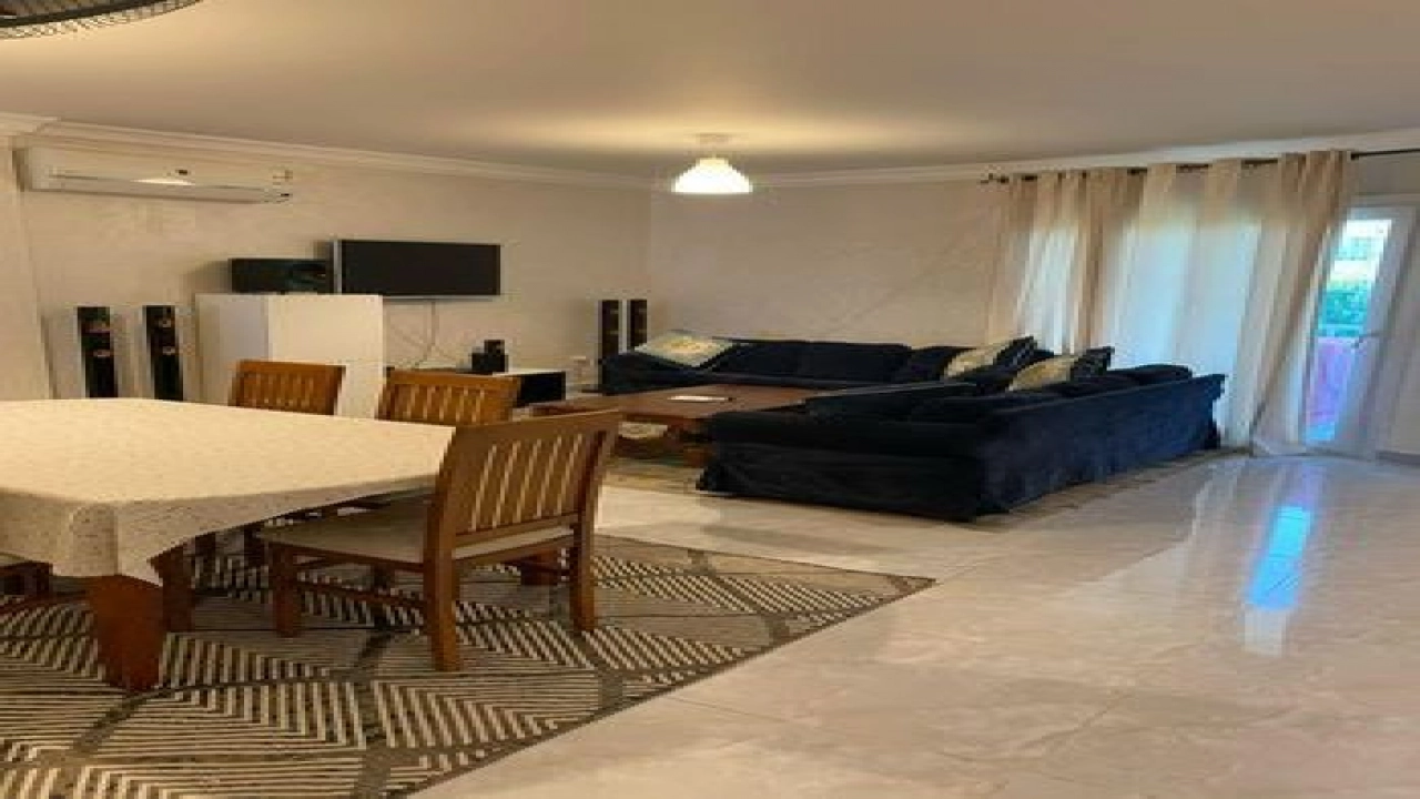 فيلا للإيجار في قرية مارسيليا بيتش فور