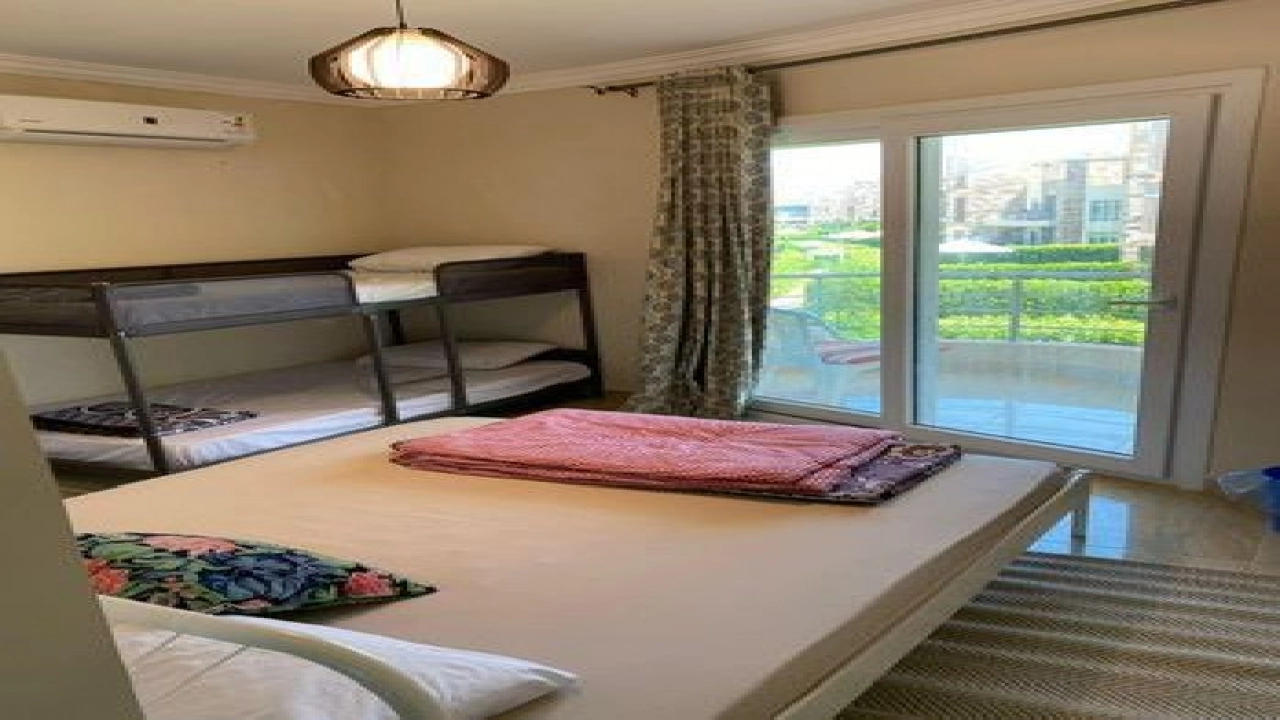 فيلا للإيجار في قرية مارسيليا بيتش فور