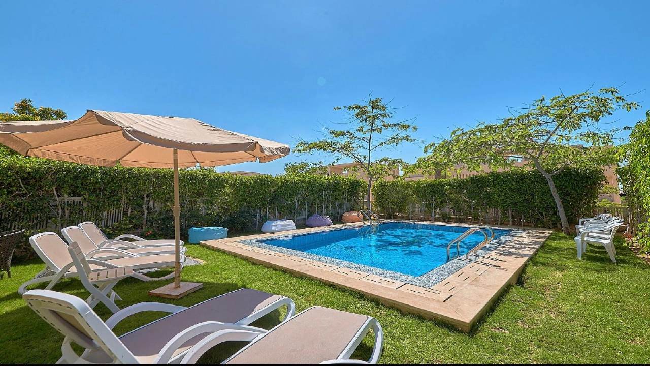 فيلا للايجار في هاسيندا باي ارضي 5غرف