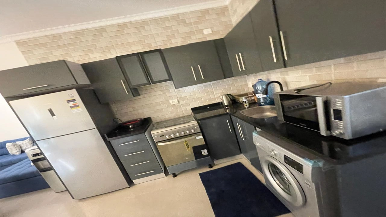 شاليه للايجار في جايا راس الحكمه ارضي 3غرف