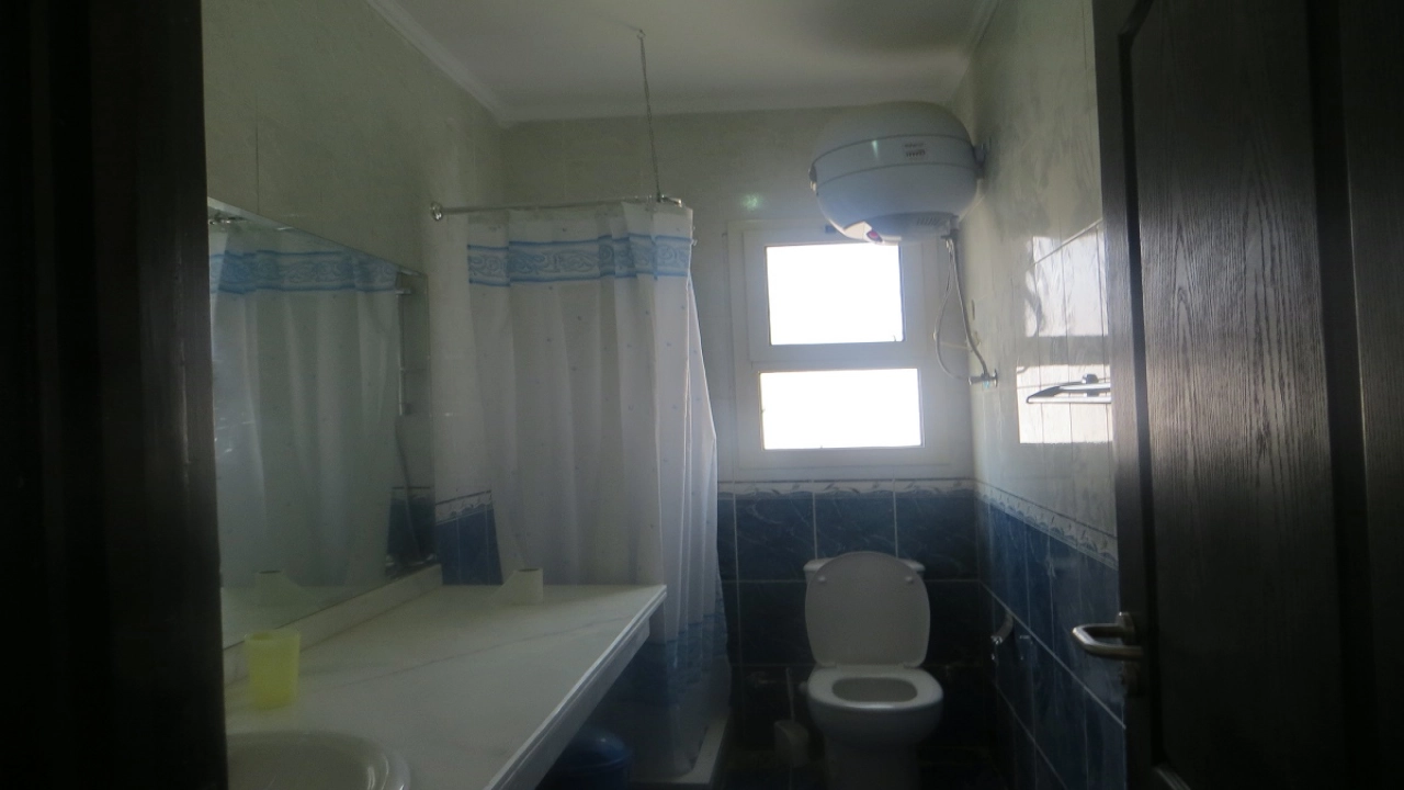 توين هاوس للايجار في تلال الساحل الشمالي ارضي بجاردن 4غرف