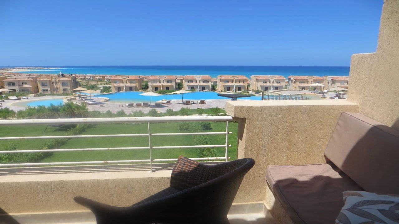 توين هاوس للايجار في تلال الساحل الشمالي ارضي بجاردن 4غرف