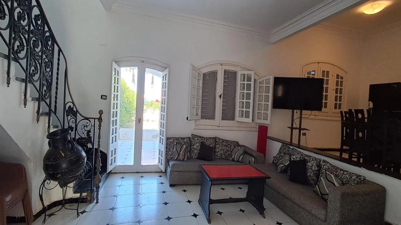 (شاليه  للايجار) بالمنطقه السادسه ياقوته بوابه 1 مارينا