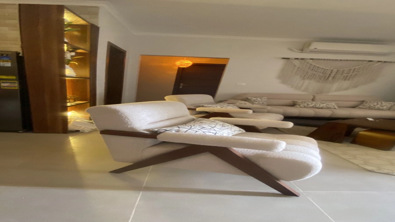 شاليه للايجار في جايا راس الحكمه غرفتين دور ارضي