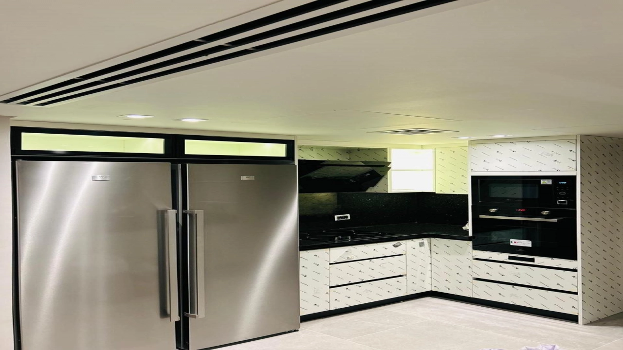 فيلا للايجار في بلايا راس الحكمة ارضي 4غرف