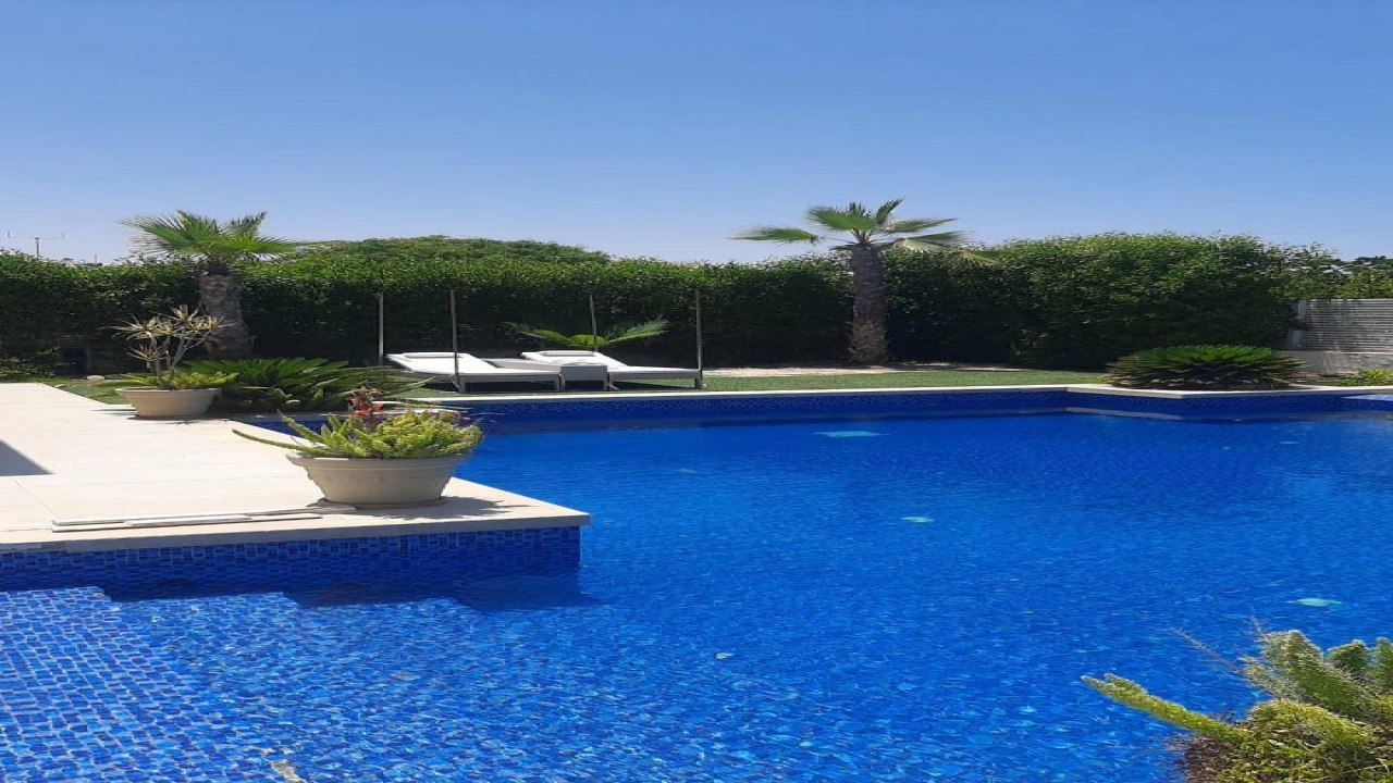 فيلا للإيجار في الساحل الشمالي قريه هاسيندا باي 5 غرف