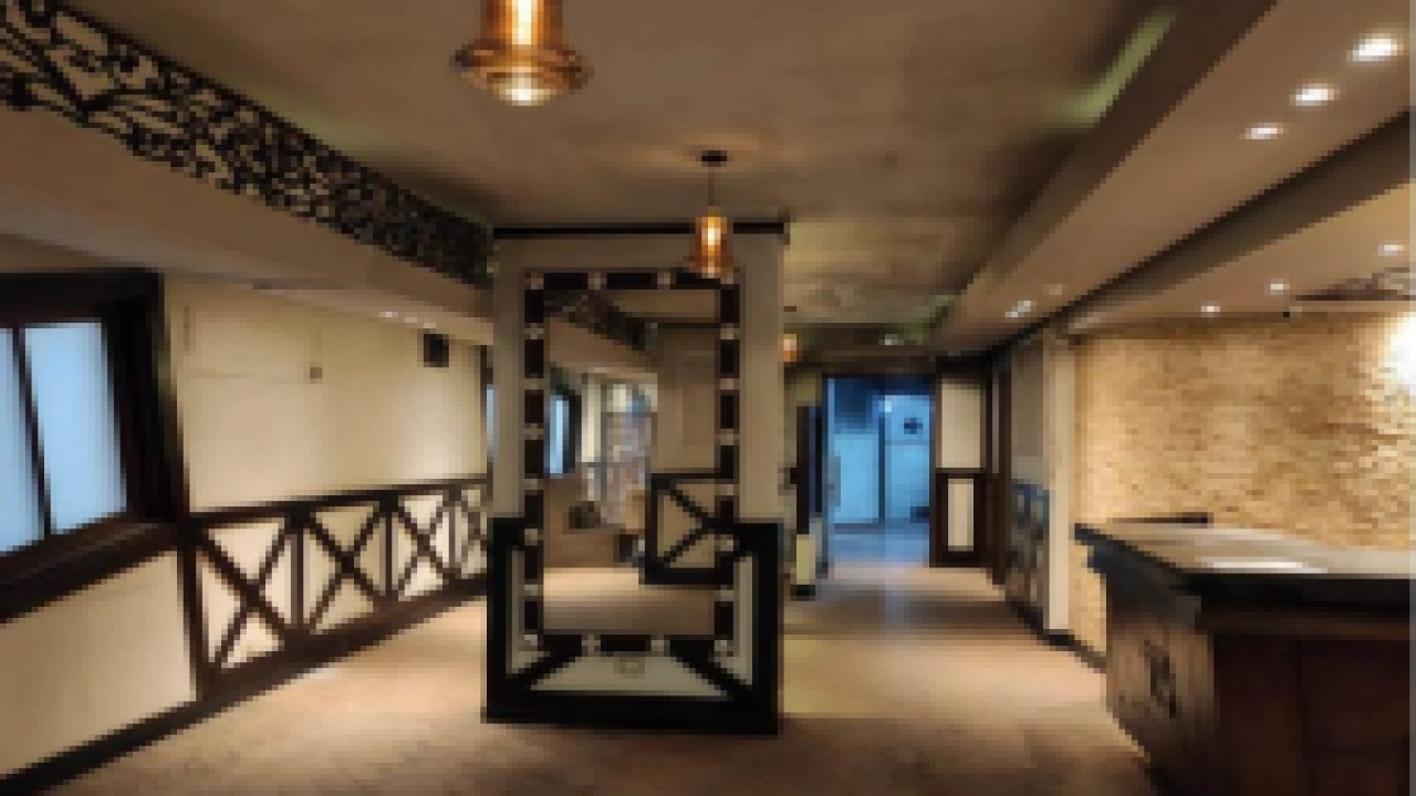 محل للإيجار  تجاري (350)م + (80)م أوت دور ، وجهه (12)م  . في موقع متميز وحيوي بمصر الجديدة