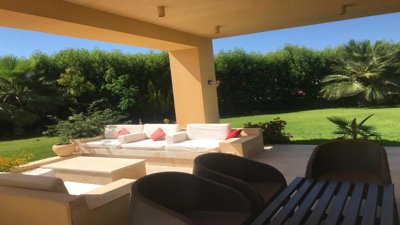 شاليه للايجار ارضي بجاردن 3 غرف في هاسيندا باي